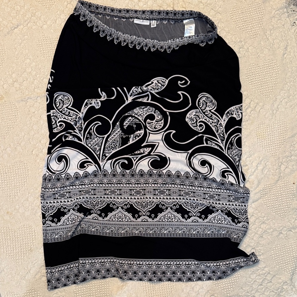 Susan Graver Black and White Patterned Skirt